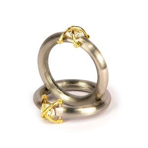 R14 pierścionek ze stali szlachetnej i złota z kamieniem szl;achetnym- Jacek Byczewski design